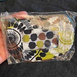 NWT Vera Bradley Clip Zip ID in RETIRED Cocoa Moss